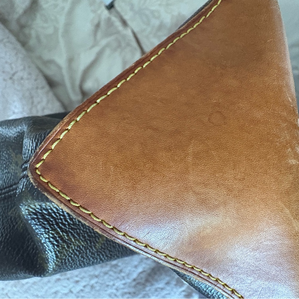 Louis Vuitton tote. See pics for call outs - Picture 11 of 12